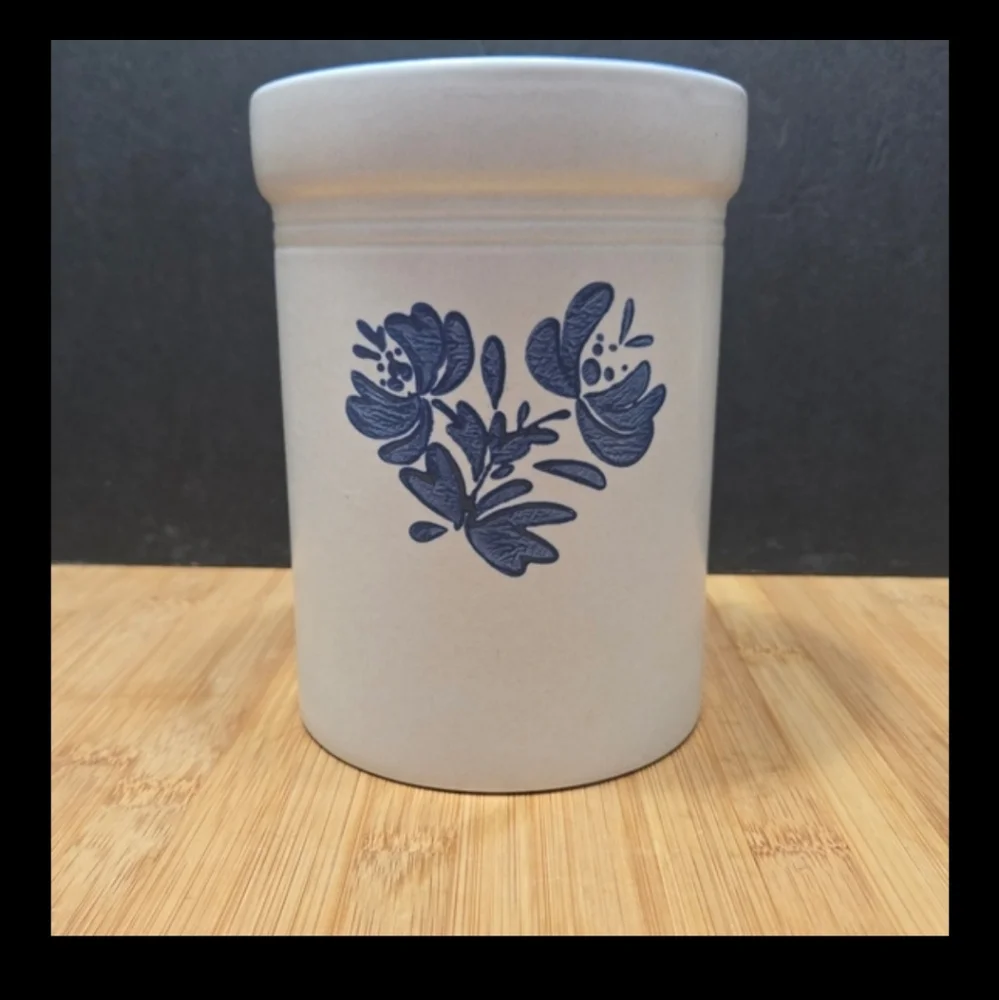 Pfaltzgraff Yorktowne Utensil Blue Flower Heart Stoneware Kitchen Crock Canister